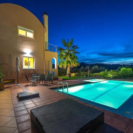 Meliades Villas Agia Marina エクステリア 写真