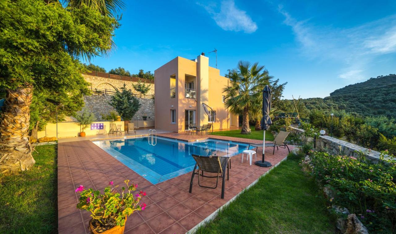 Meliades Villas Agia Marina エクステリア 写真