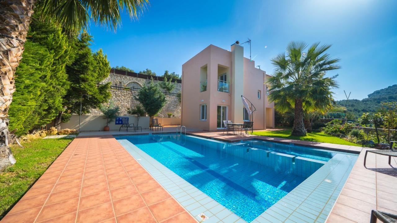 Meliades Villas Agia Marina エクステリア 写真
