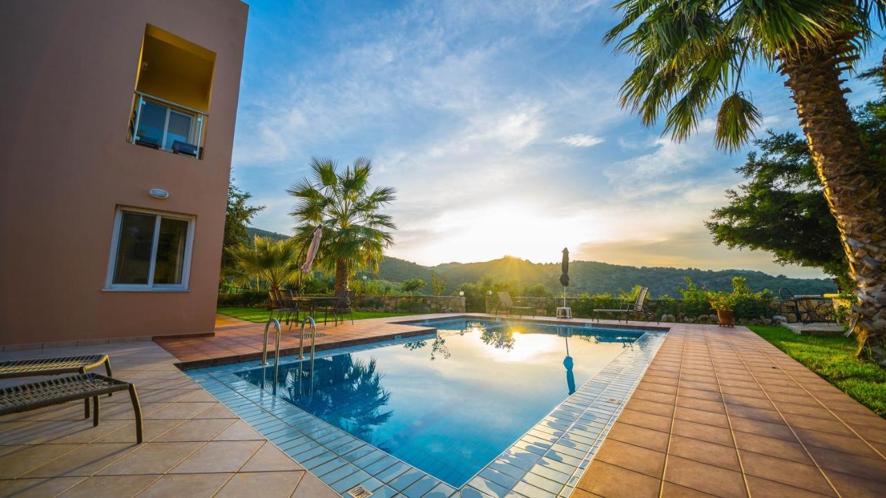 Meliades Villas Agia Marina エクステリア 写真