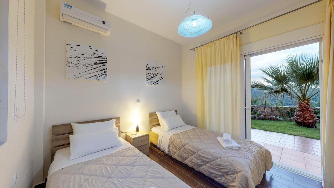Meliades Villas Agia Marina エクステリア 写真