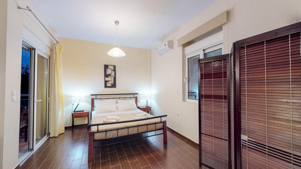 Meliades Villas Agia Marina エクステリア 写真