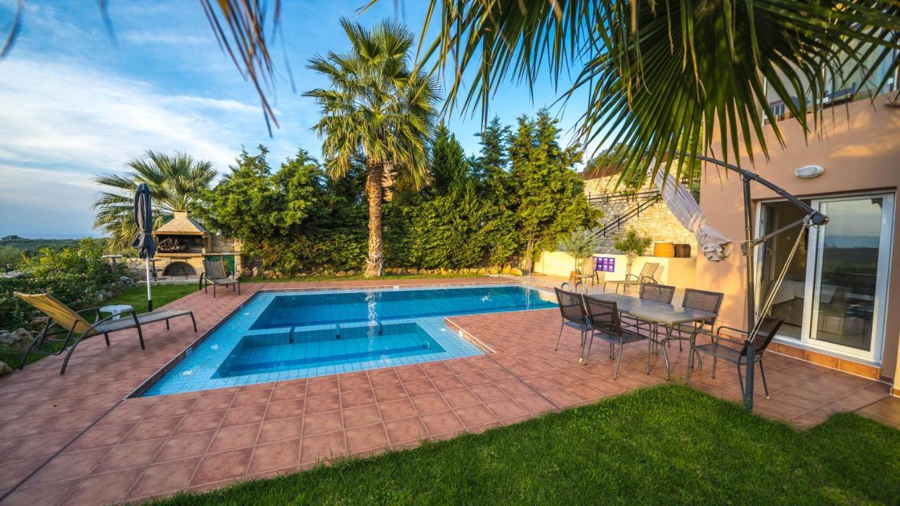 Meliades Villas Agia Marina エクステリア 写真