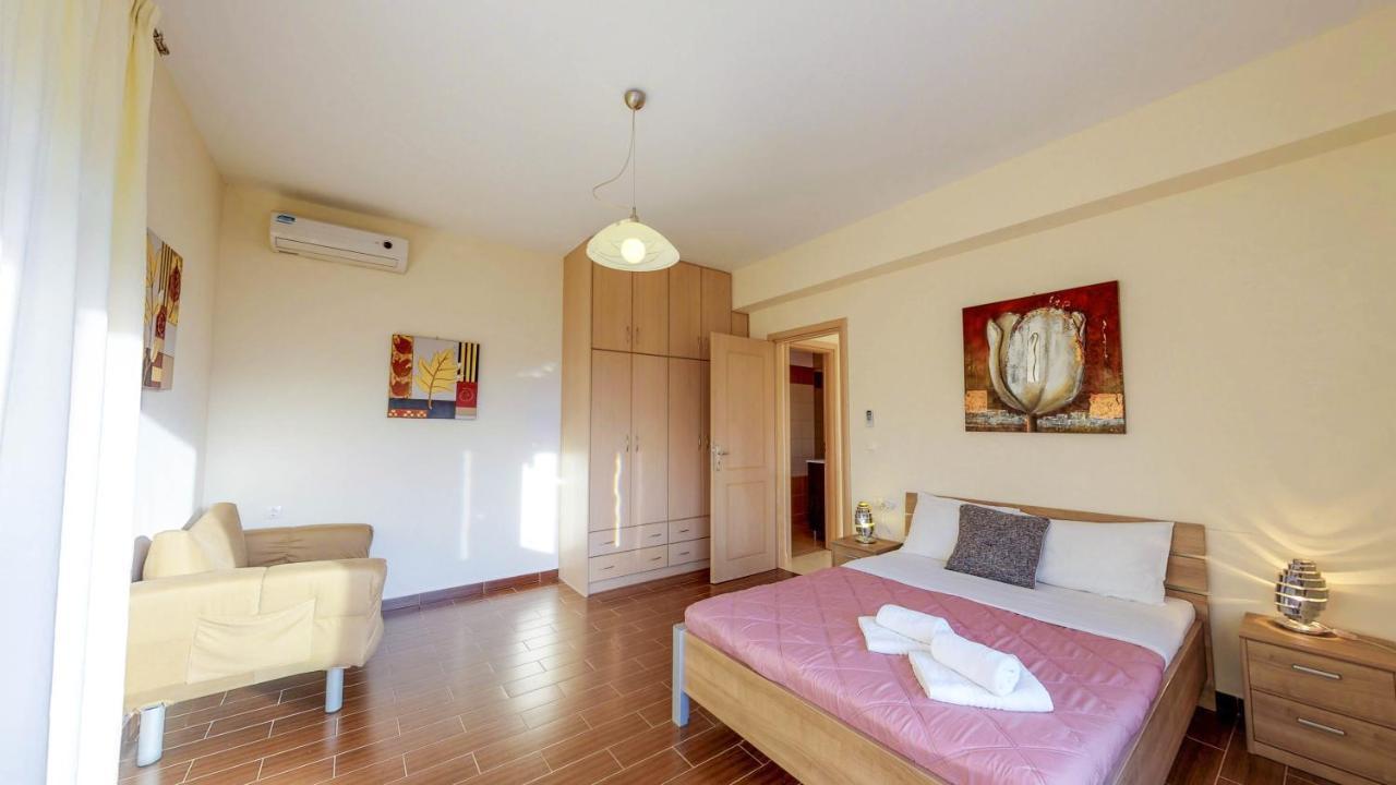 Meliades Villas Agia Marina エクステリア 写真