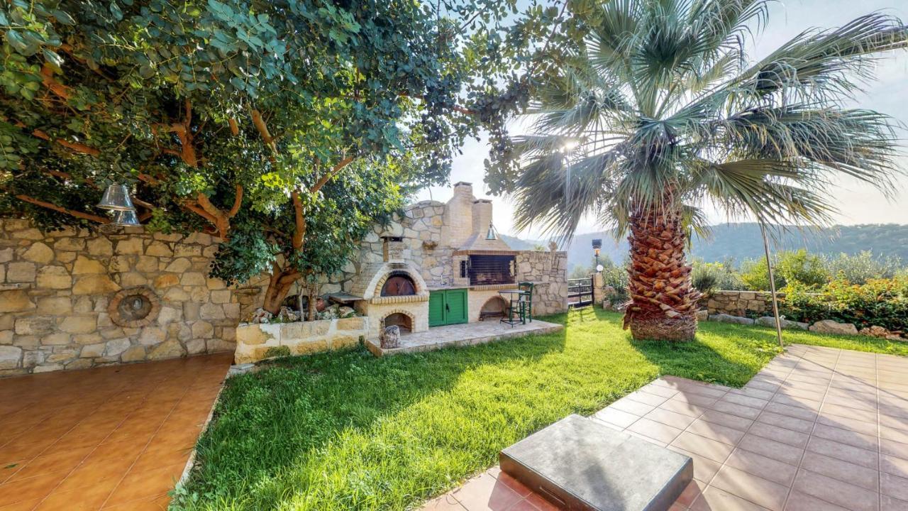 Meliades Villas Agia Marina エクステリア 写真