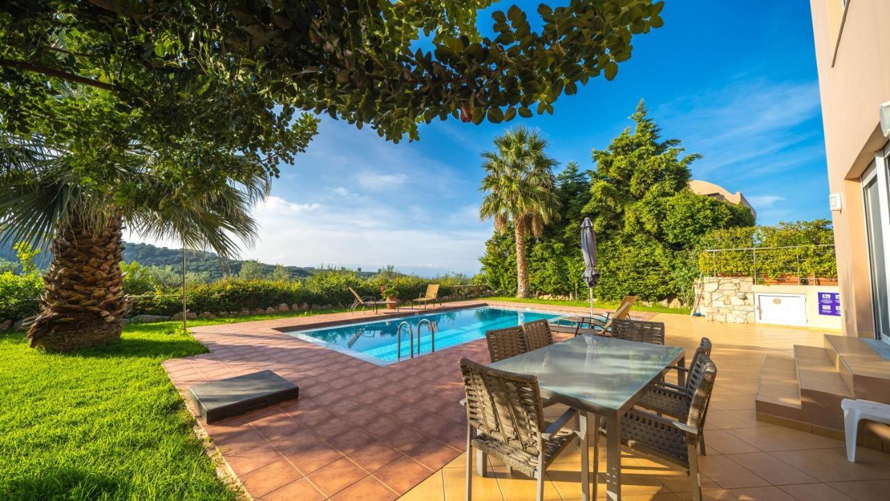 Meliades Villas Agia Marina エクステリア 写真