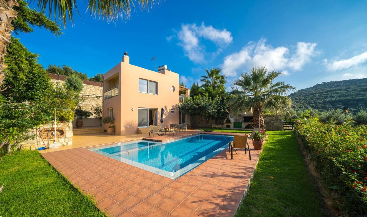 Meliades Villas Agia Marina エクステリア 写真