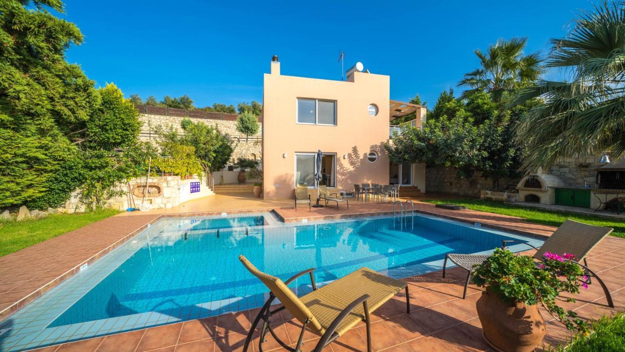 Meliades Villas Agia Marina エクステリア 写真