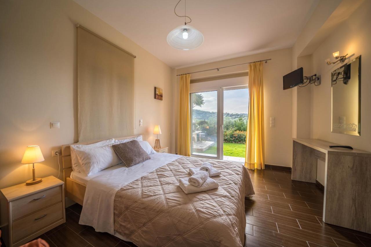Meliades Villas Agia Marina エクステリア 写真