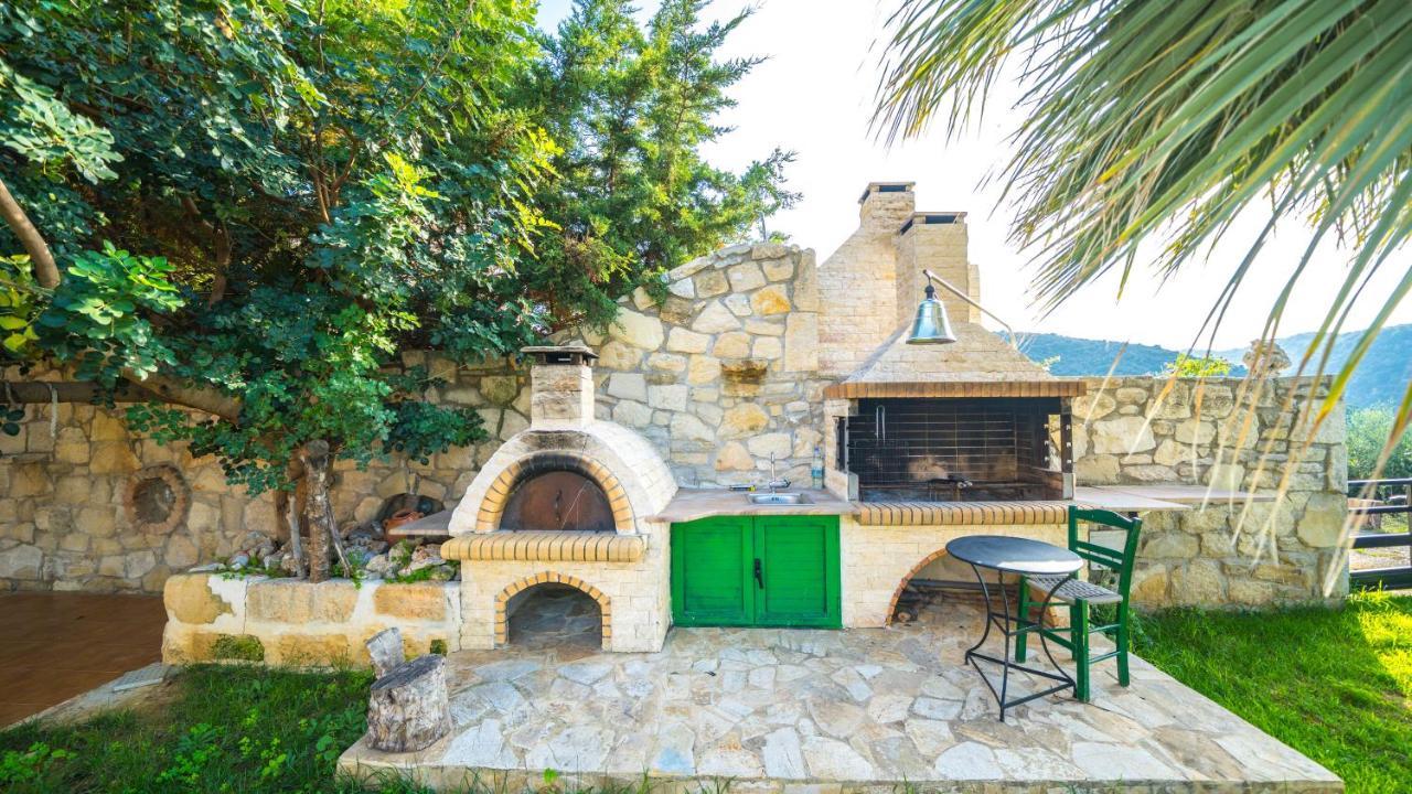 Meliades Villas Agia Marina エクステリア 写真