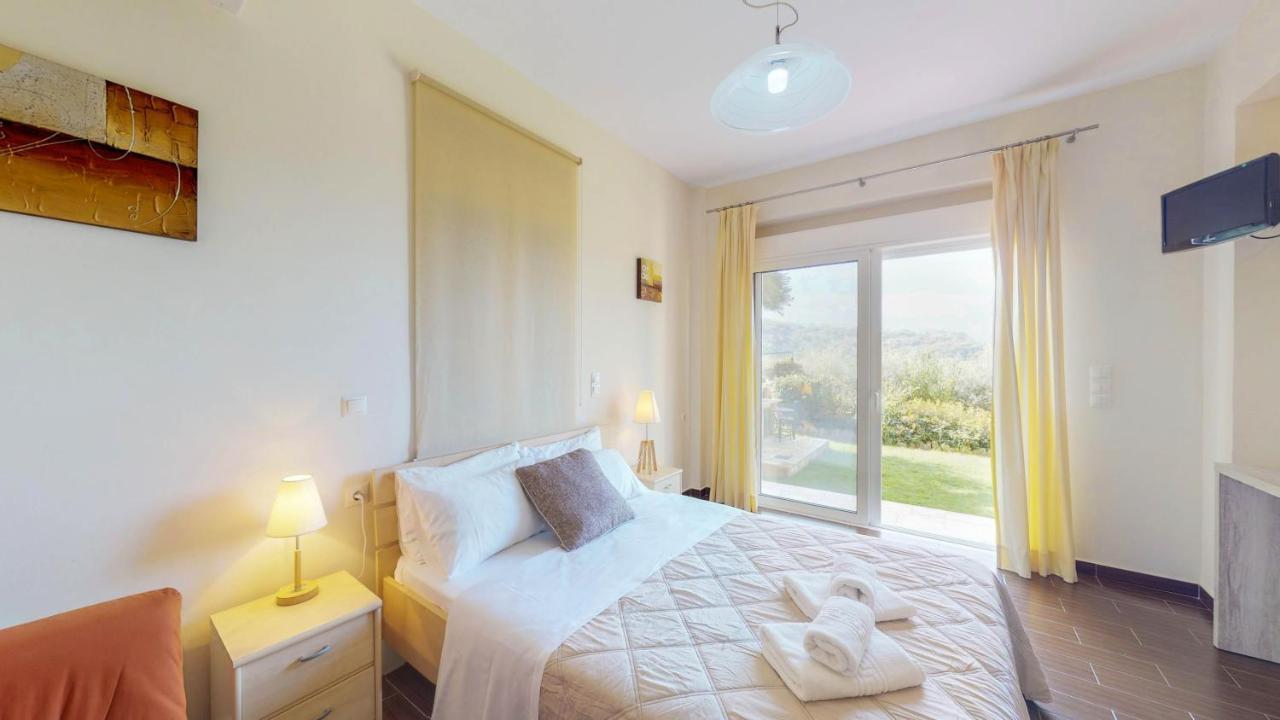 Meliades Villas Agia Marina エクステリア 写真