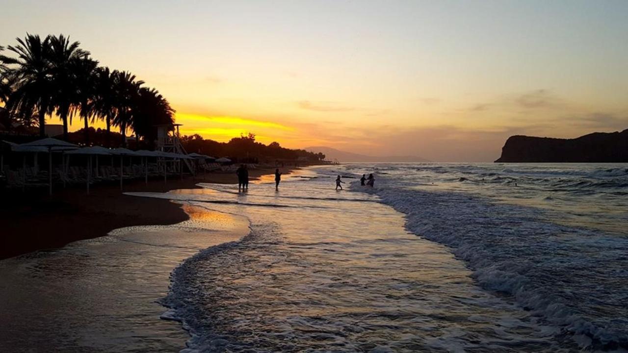 Meliades Villas Agia Marina エクステリア 写真