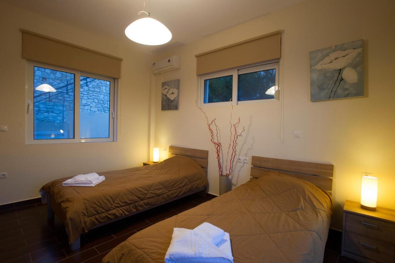 Meliades Villas Agia Marina エクステリア 写真